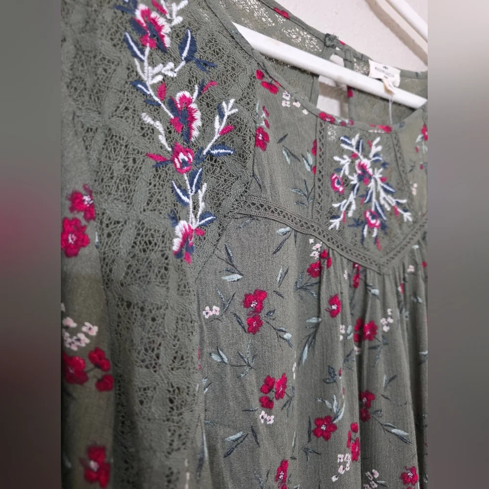 Mason & Belle Floral Embroidered Green Blouse - Picture 3 of 9